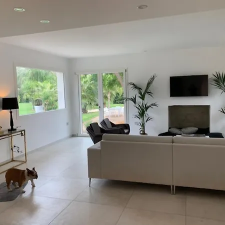 ヴィラ Luxury Con Piscina メザーニェ