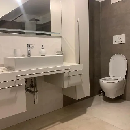 Luxury Con Piscina فيلة ميسانيي